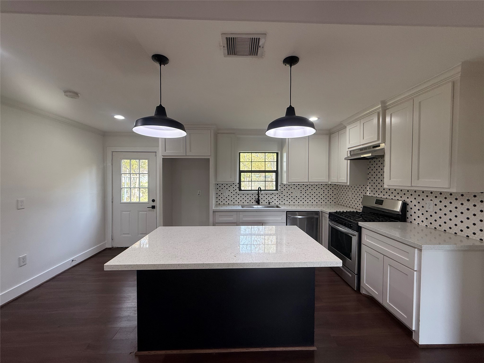 241 Norview Drive Houston, TX 77022 - Photo 5 of 18