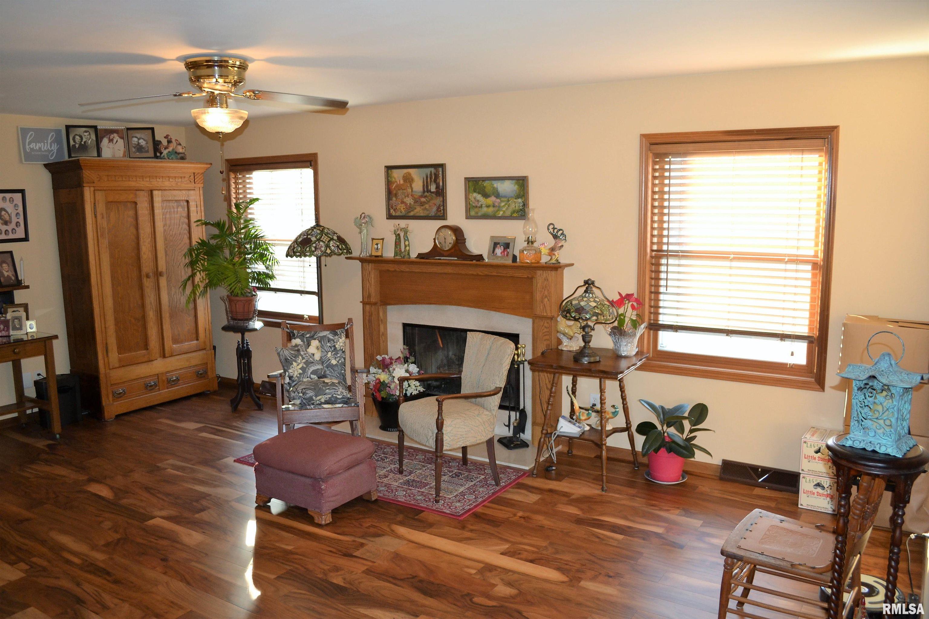 2718 Thorndike Road Franklin, IL 62638 - Photo 8 of 33