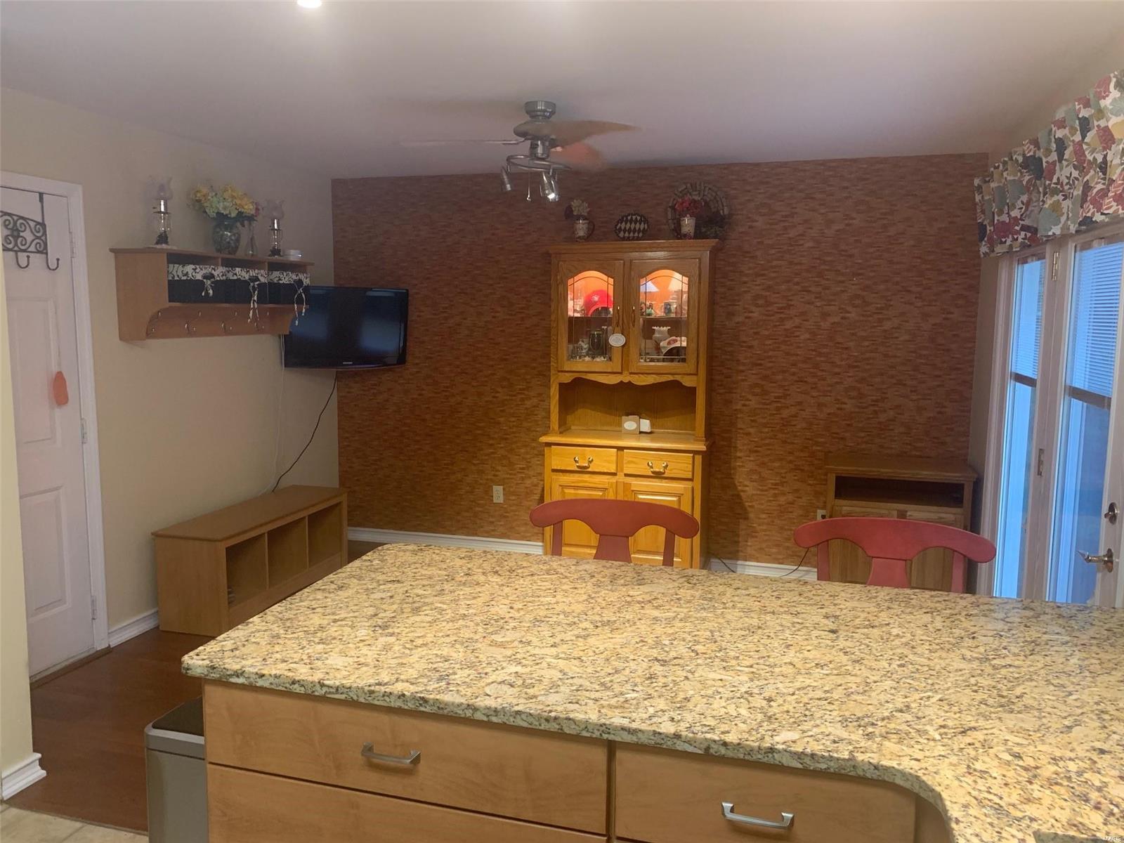 421 Arbor Spring Drive Ballwin, MO 63021 - Photo 8 of 29