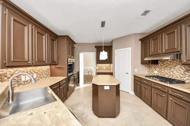 $334,500 | 8047 Oakwood Garden Street, Houston, TX 77040