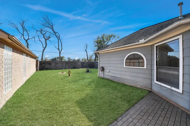 $334,500 | 8047 Oakwood Garden Street, Houston, TX 77040