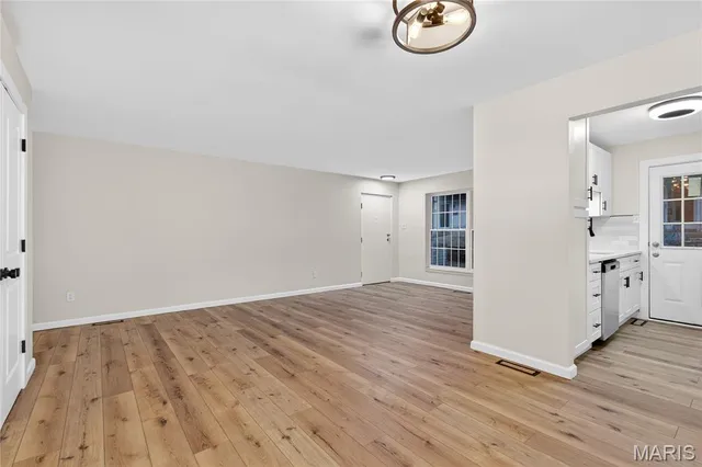 $99,900 | 4392 Chateau De Ville Drive, Unit A, St. Louis, MO 63129