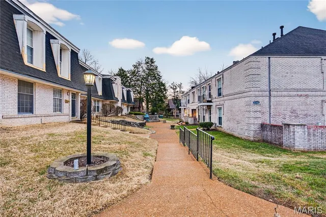 $99,900 | 4392 Chateau De Ville Drive, Unit A, St. Louis, MO 63129