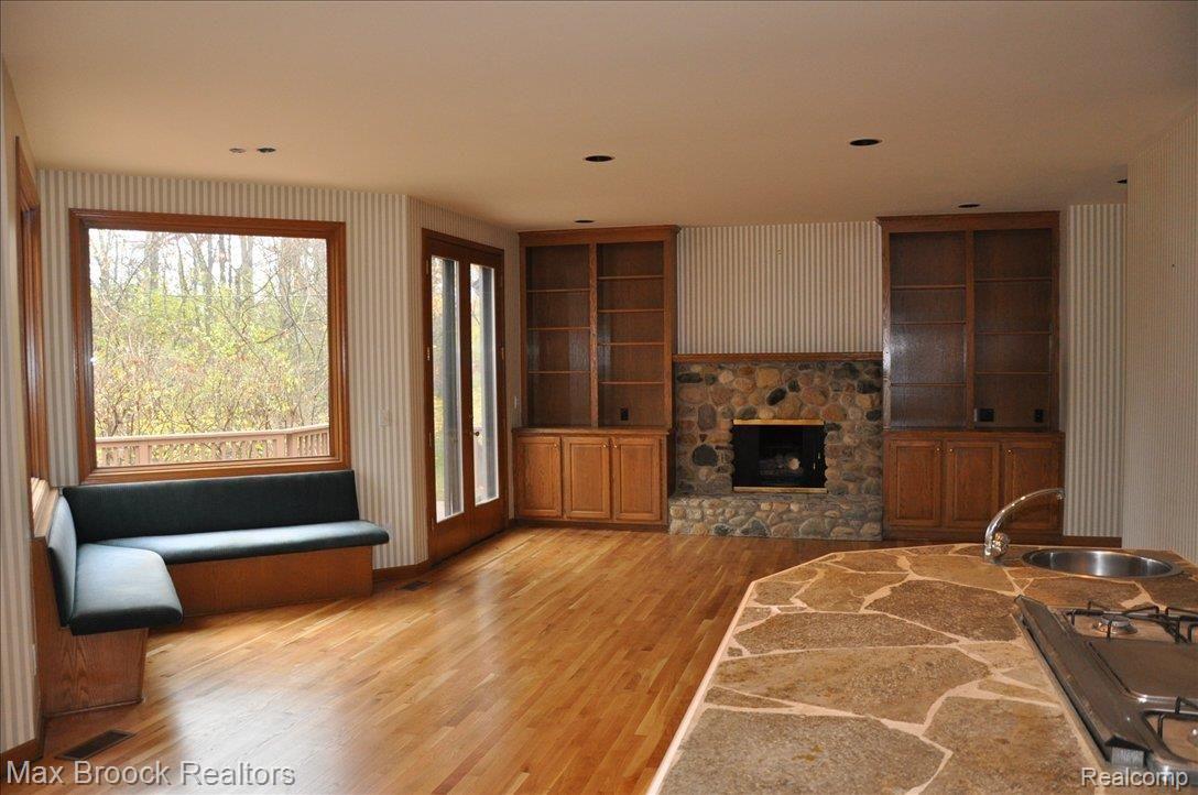 3875 Franklin Road Bloomfield Hills, MI 48302 - Photo 3 of 8 Family Room / Country Kitchen