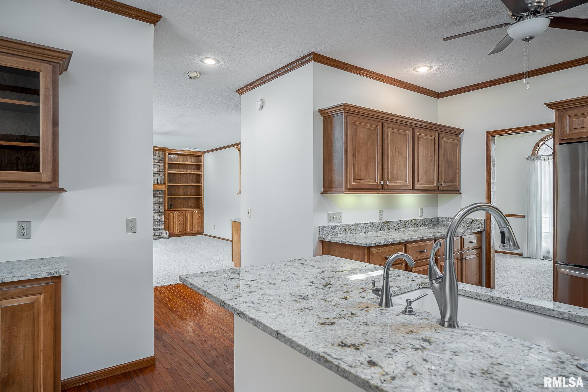 6650 James Road Bettendorf, IA 52722 - Photo 11 of 32 Gallery Image 11