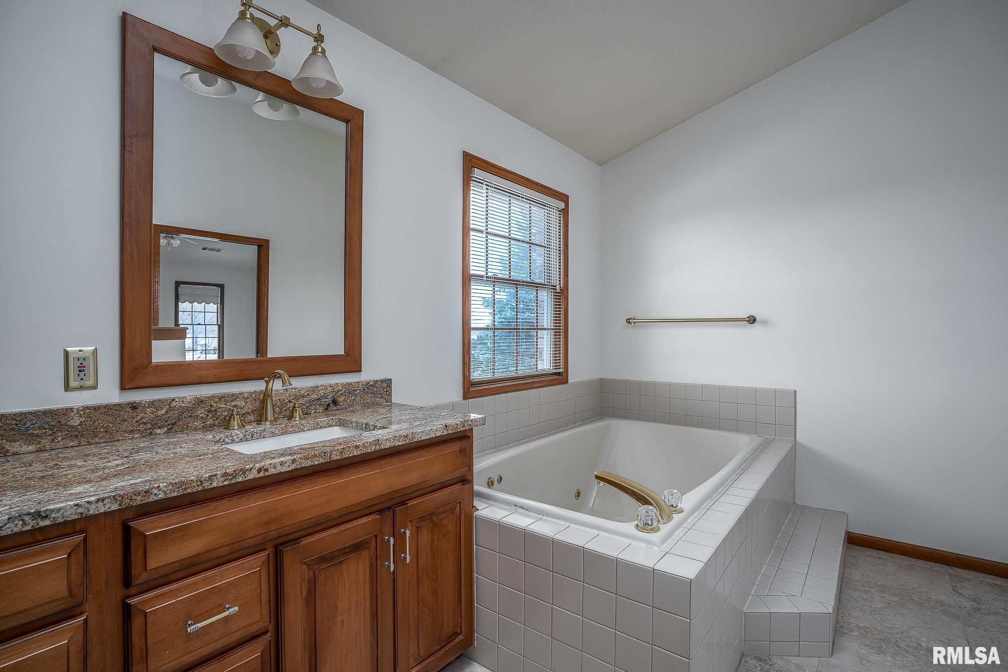 6650 James Road Bettendorf, IA 52722 - Photo 19 of 32 Gallery Image 19