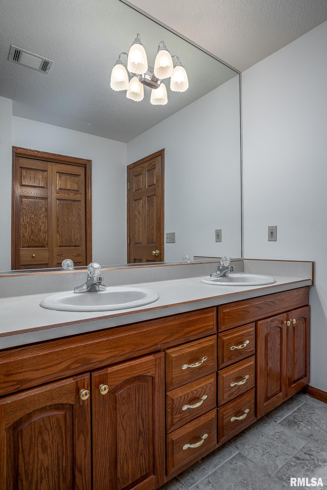 6650 James Road Bettendorf, IA 52722 - Photo 24 of 32 Gallery Image 24