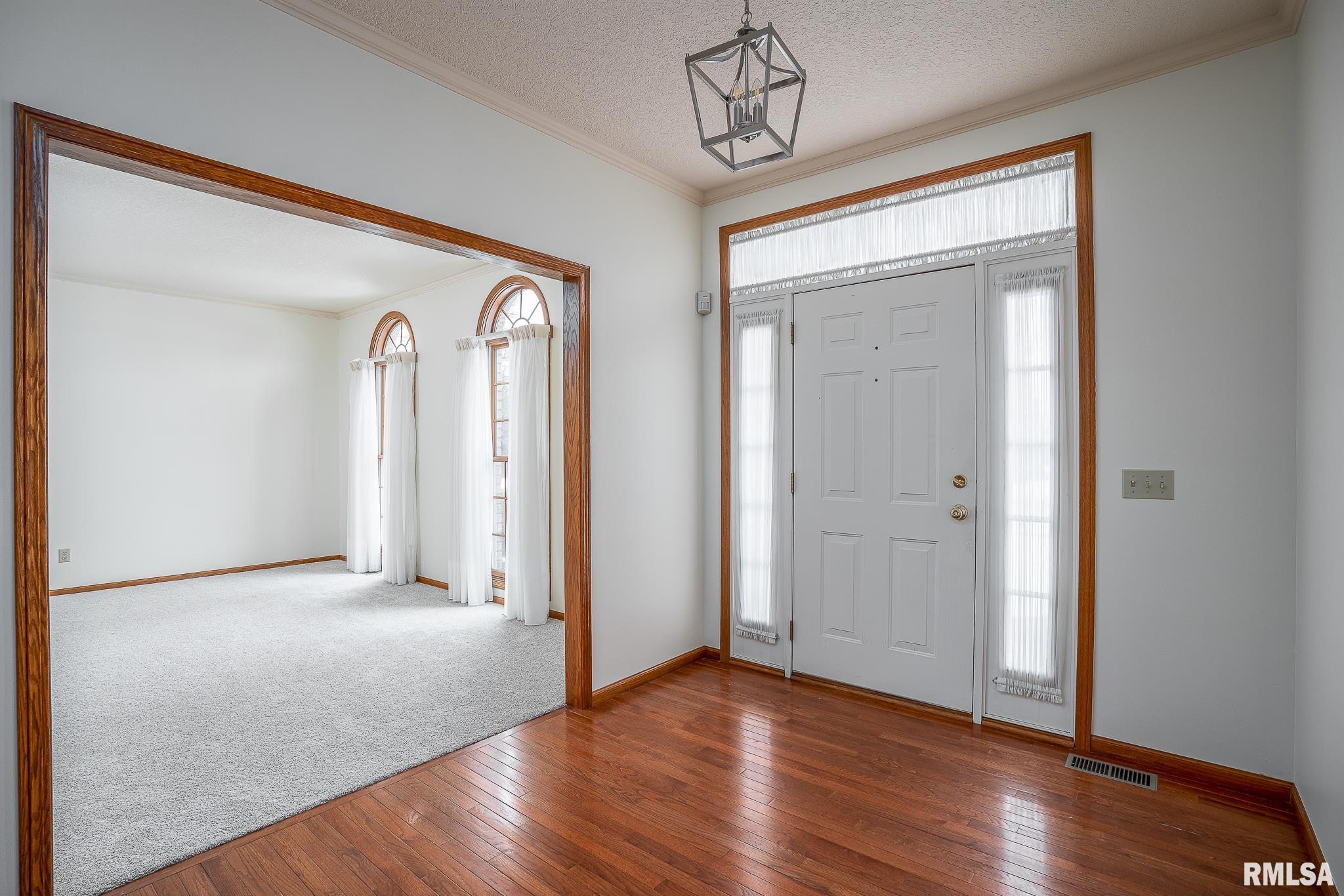 6650 James Road Bettendorf, IA 52722 - Photo 4 of 32 Gallery Image 4