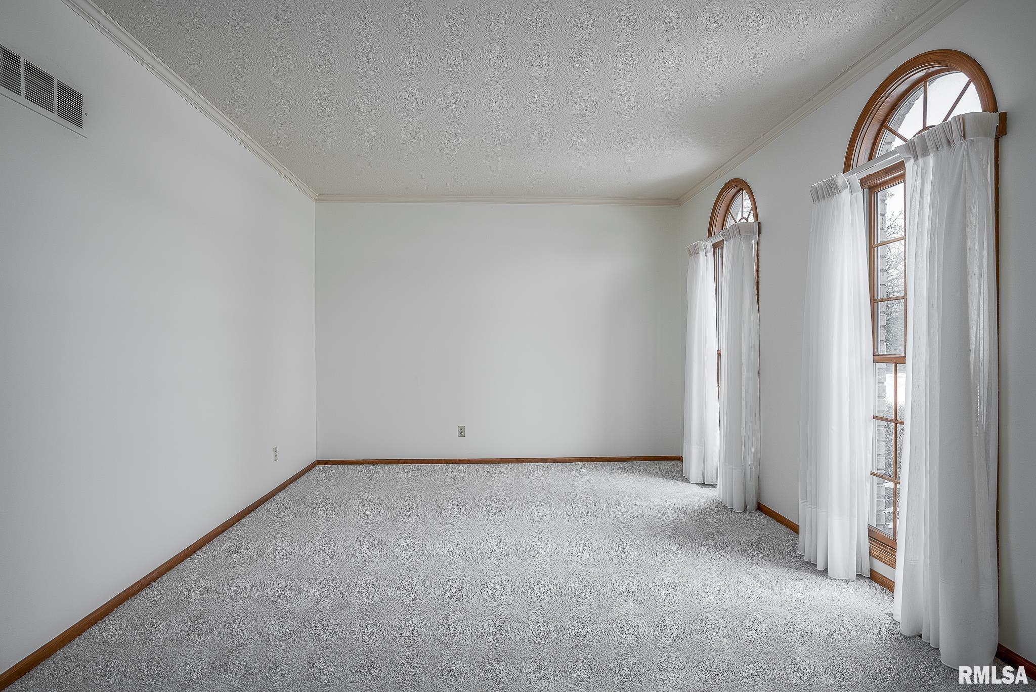 6650 James Road Bettendorf, IA 52722 - Photo 5 of 32 Gallery Image 5