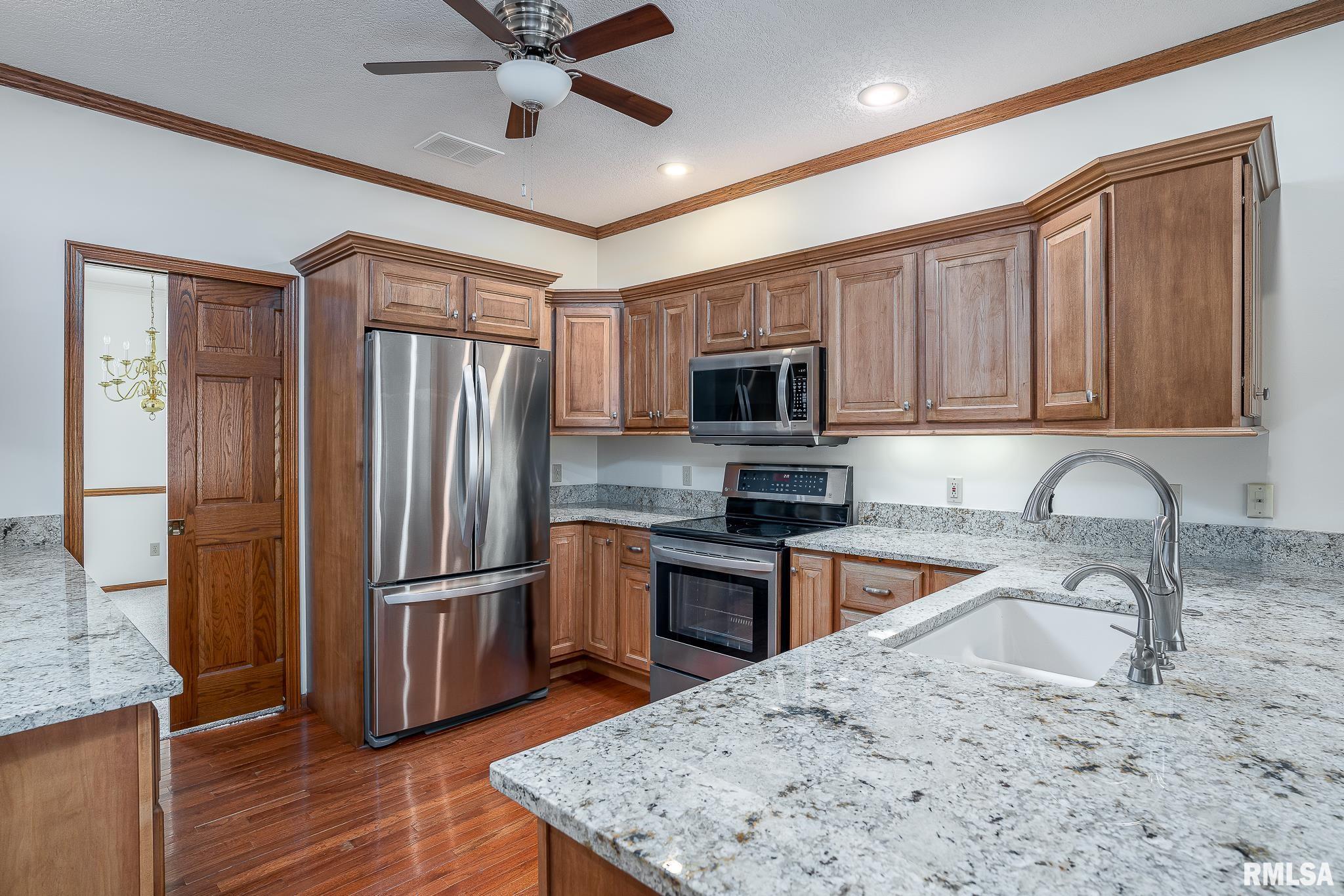 6650 James Road Bettendorf, IA 52722 - Photo 7 of 32 Gallery Image 7