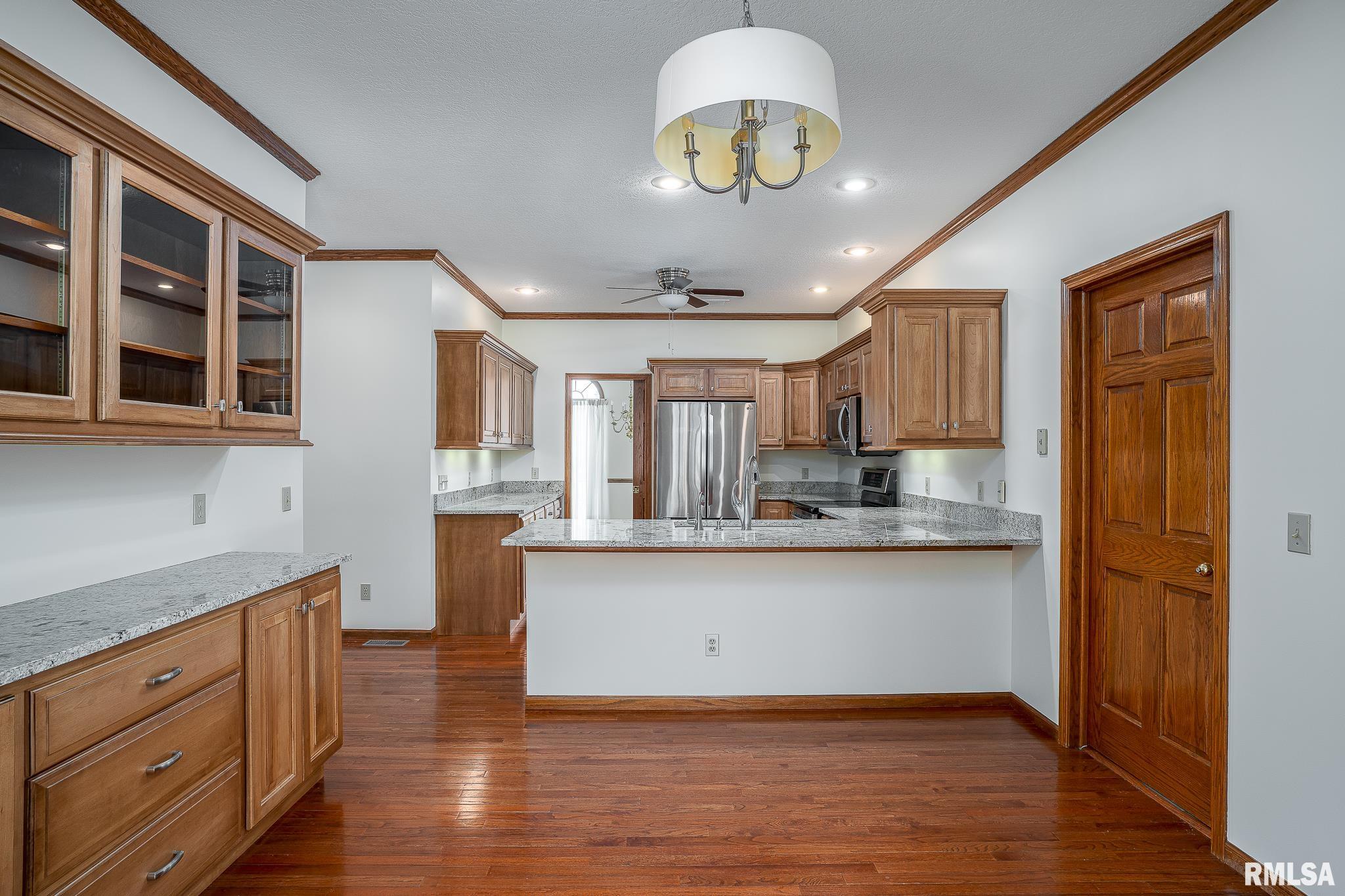 6650 James Road Bettendorf, IA 52722 - Photo 10 of 32 Gallery Image 10