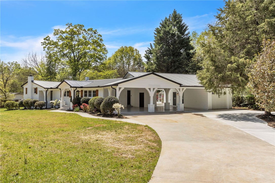 405 Playground Road Walhalla, SC 29691 - Photo 3 of 35