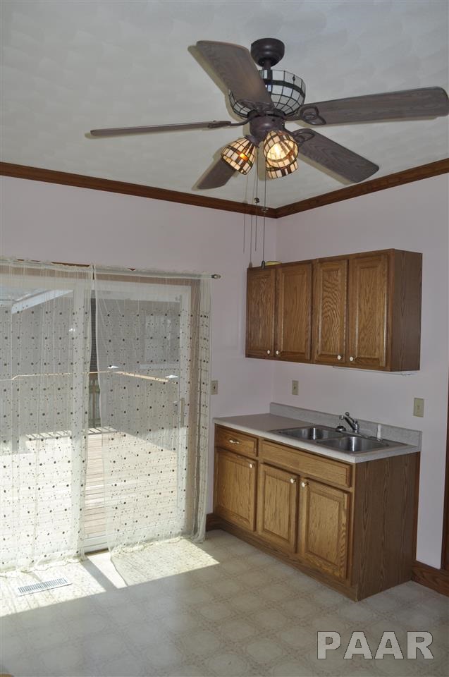 4236 North Prospect Road Peoria, IL 61603 - Photo 11 of 33