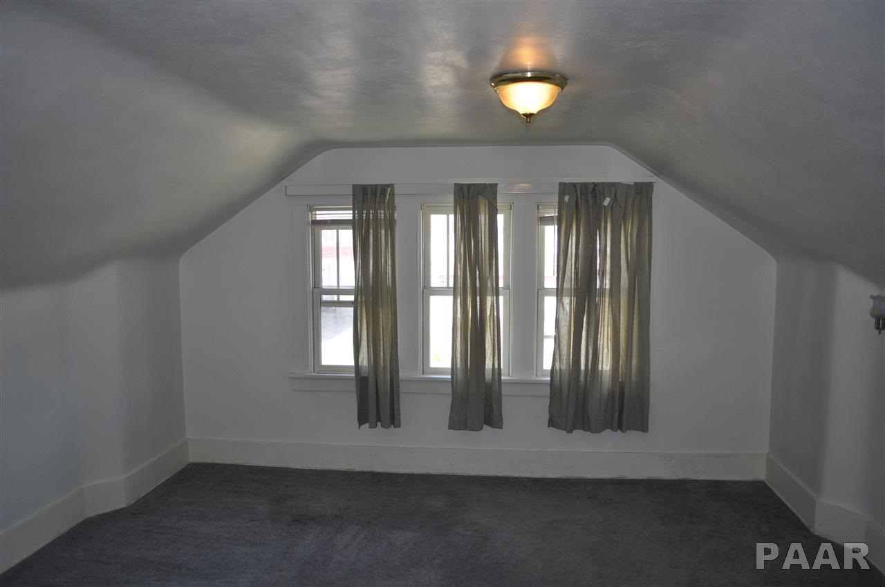 4236 North Prospect Road Peoria, IL 61603 - Photo 18 of 33