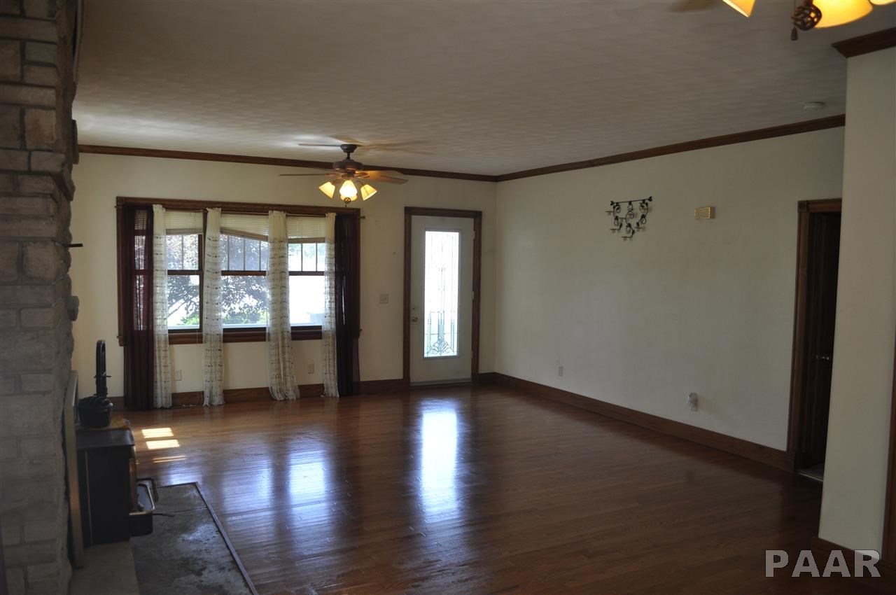 4236 North Prospect Road Peoria, IL 61603 - Photo 4 of 33
