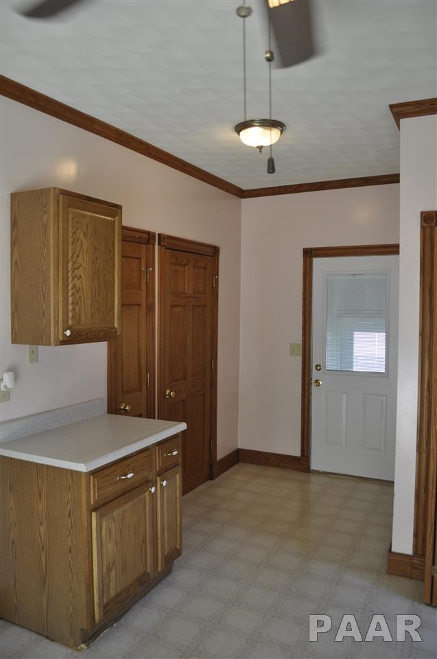 4236 North Prospect Road Peoria, IL 61603 - Photo 8 of 33