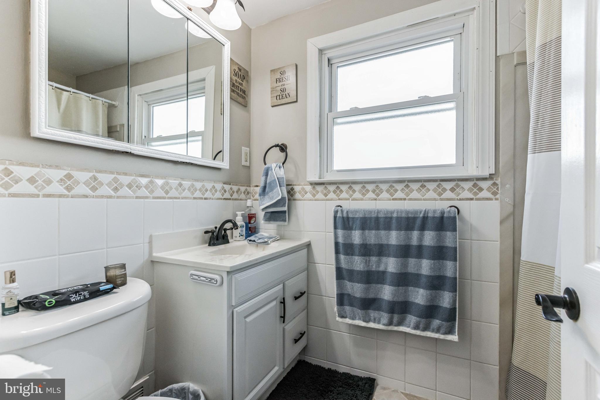 3452 Kirkwood Road Philadelphia, PA 19114 - Photo 17 of 30 Full Bathroom in upstairs hallway