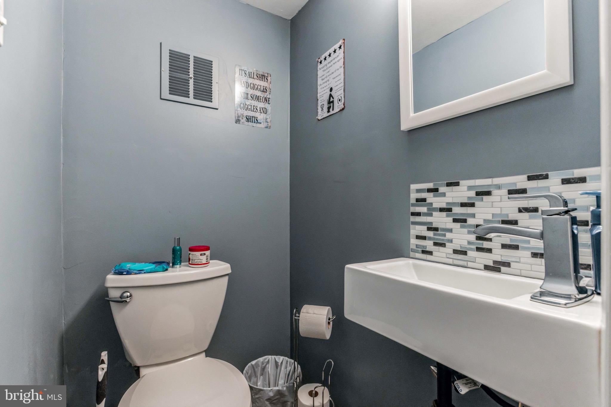 3452 Kirkwood Road Philadelphia, PA 19114 - Photo 21 of 30 1/2 bathroom on main level