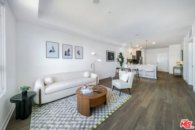 $2,430 | 800 Western Avenue, Unit 712, Los Angeles, CA 90005