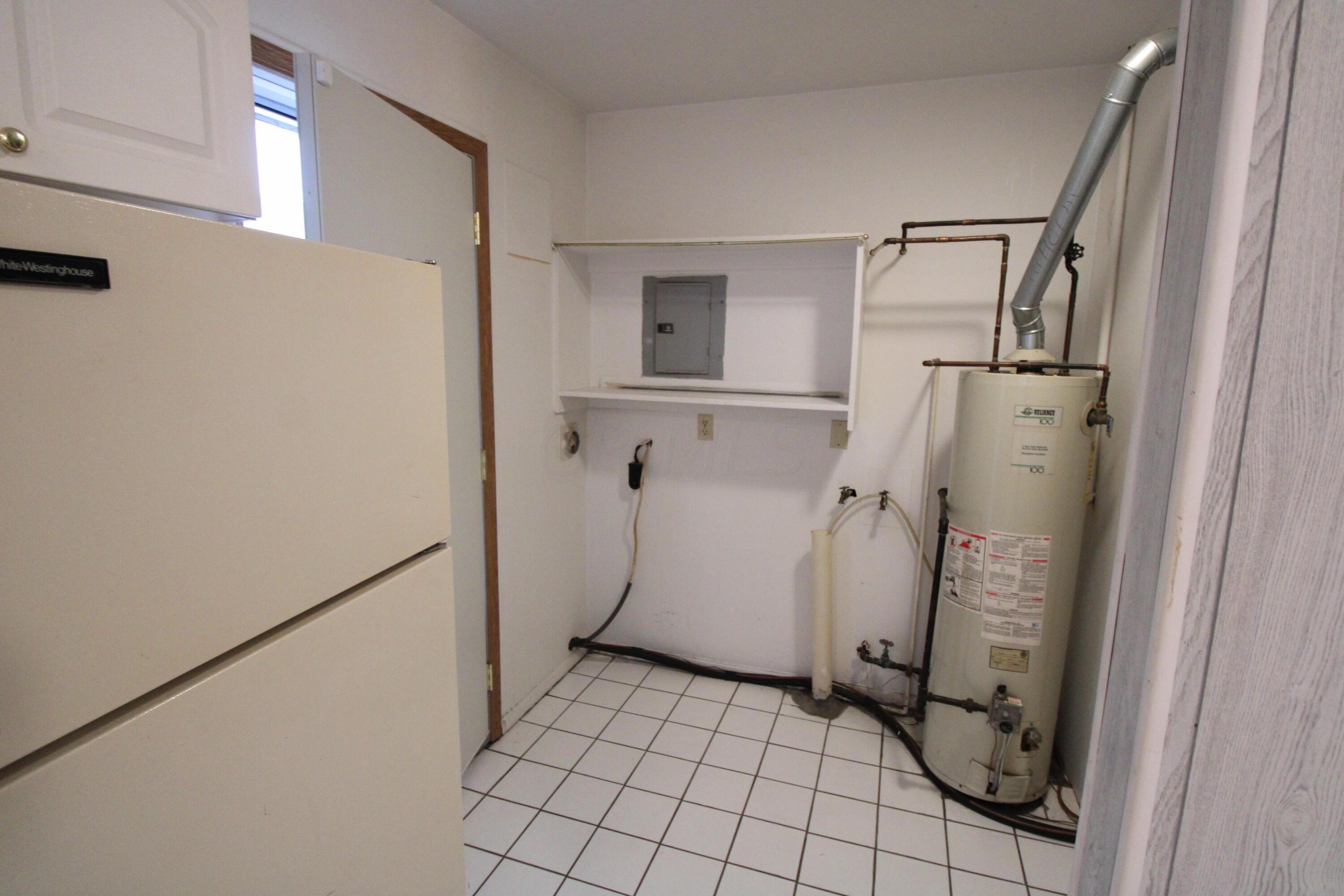 3464-3466 Eakin Road Columbus, OH 43204 - Photo 46 of 51 Laundry area 1 bedroom unit