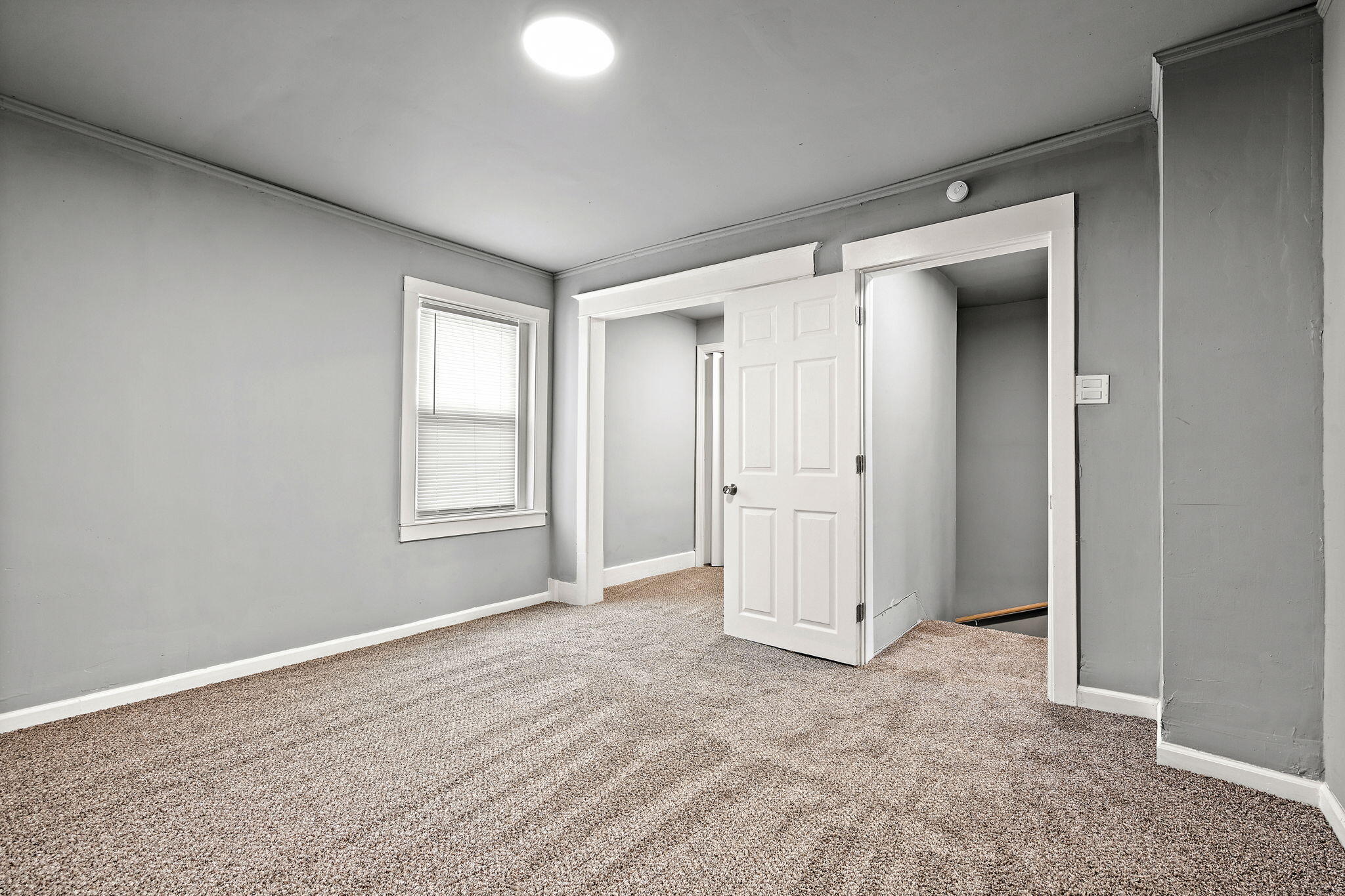 565 Jackson Street Gary, IN 46402 - Photo 13 of 24 an empty room with windows and closet