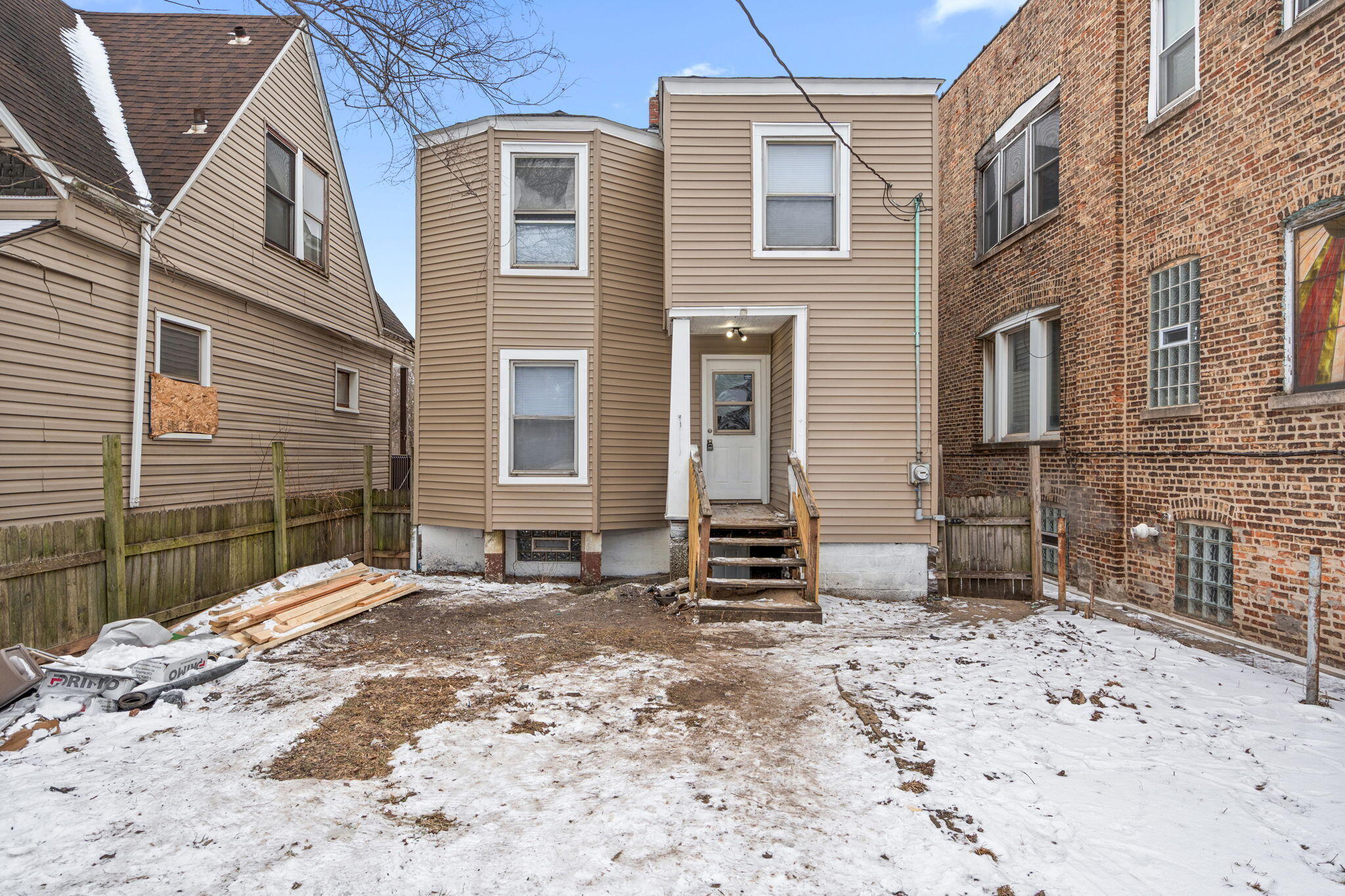 565 Jackson Street Gary, IN 46402 - Photo 23 of 24 a backyard of a house