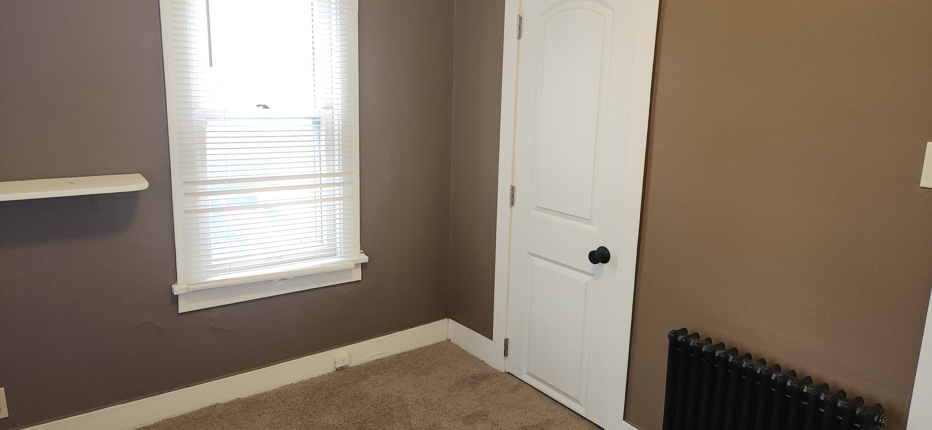 316 Lawrence Avenue Elgin, IL 60123 - Photo 7 of 8 a view of an empty room with a window