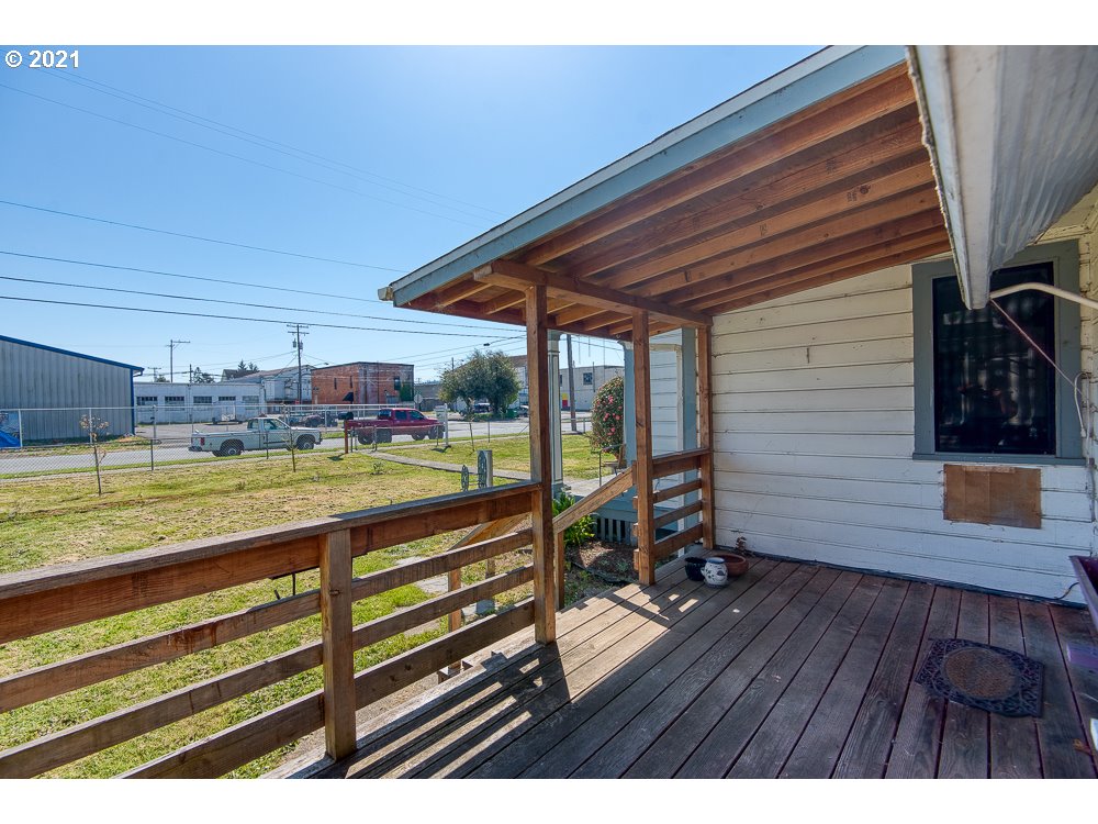 607 Ash Street Myrtle Point, OR 97458 - Photo 5 of 26 Gallery Image 5