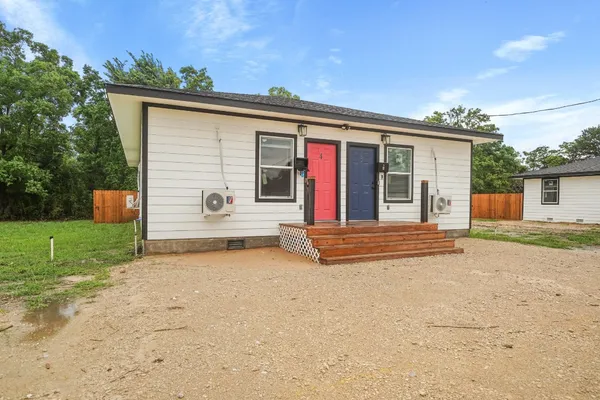 $1,400 | 1644 County Road 180, Unit 3, Alvin, TX 77511