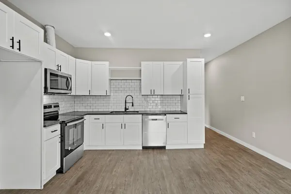 $1,400 | 1644 County Road 180, Unit 3, Alvin, TX 77511