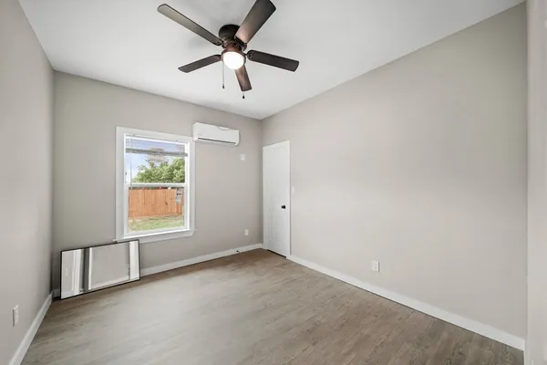$1,400 | 1644 County Road 180, Unit 3, Alvin, TX 77511