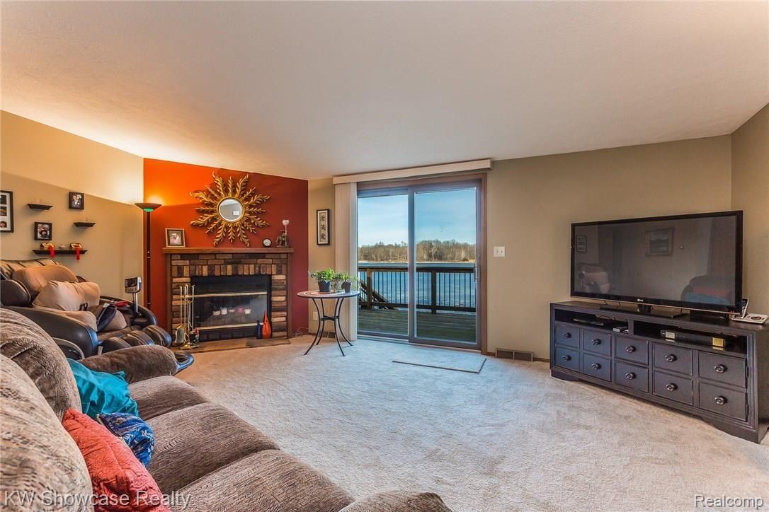 5317 Wayne Road White Lake, MI 48383 - Photo 9 of 42 007-3732561-medium.jpg