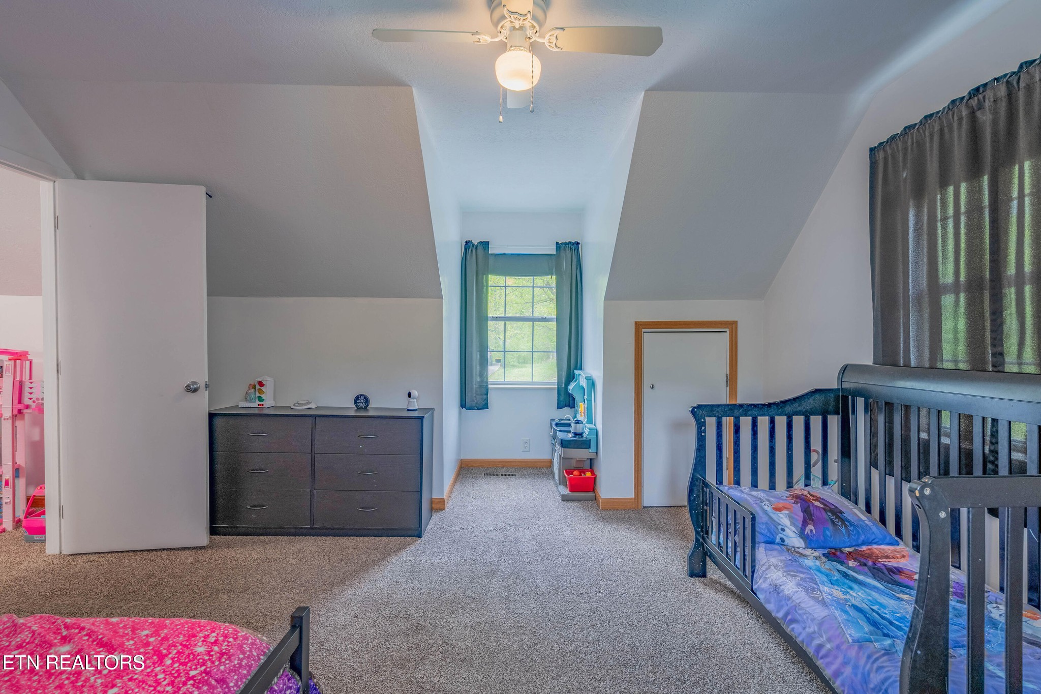 632 Butler Mill Road Oliver Springs, TN 37840 - Photo 20 of 34 a living room with furniture and a baby crib