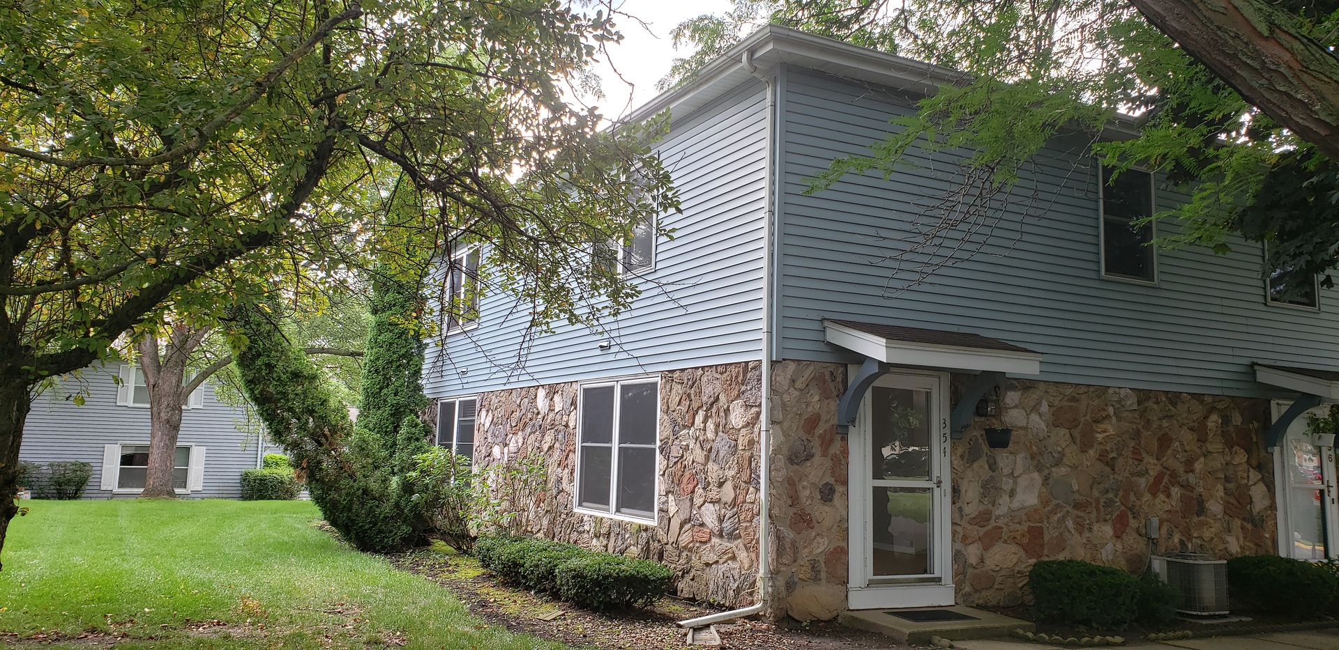 354 Creekside Drive Vernon Hills, IL 60061 - Photo 1 of 8