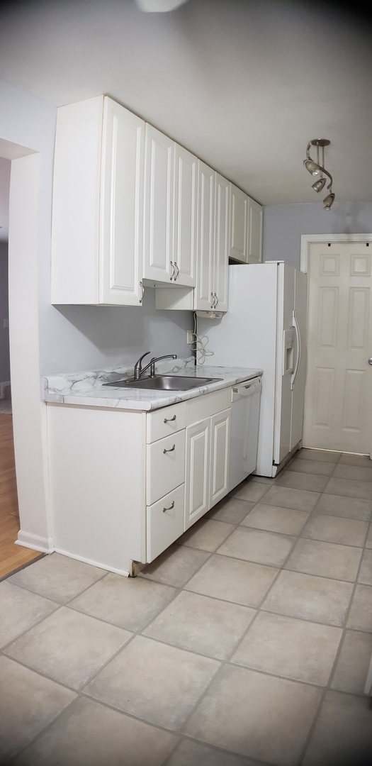 354 Creekside Drive Vernon Hills, IL 60061 - Photo 3 of 8