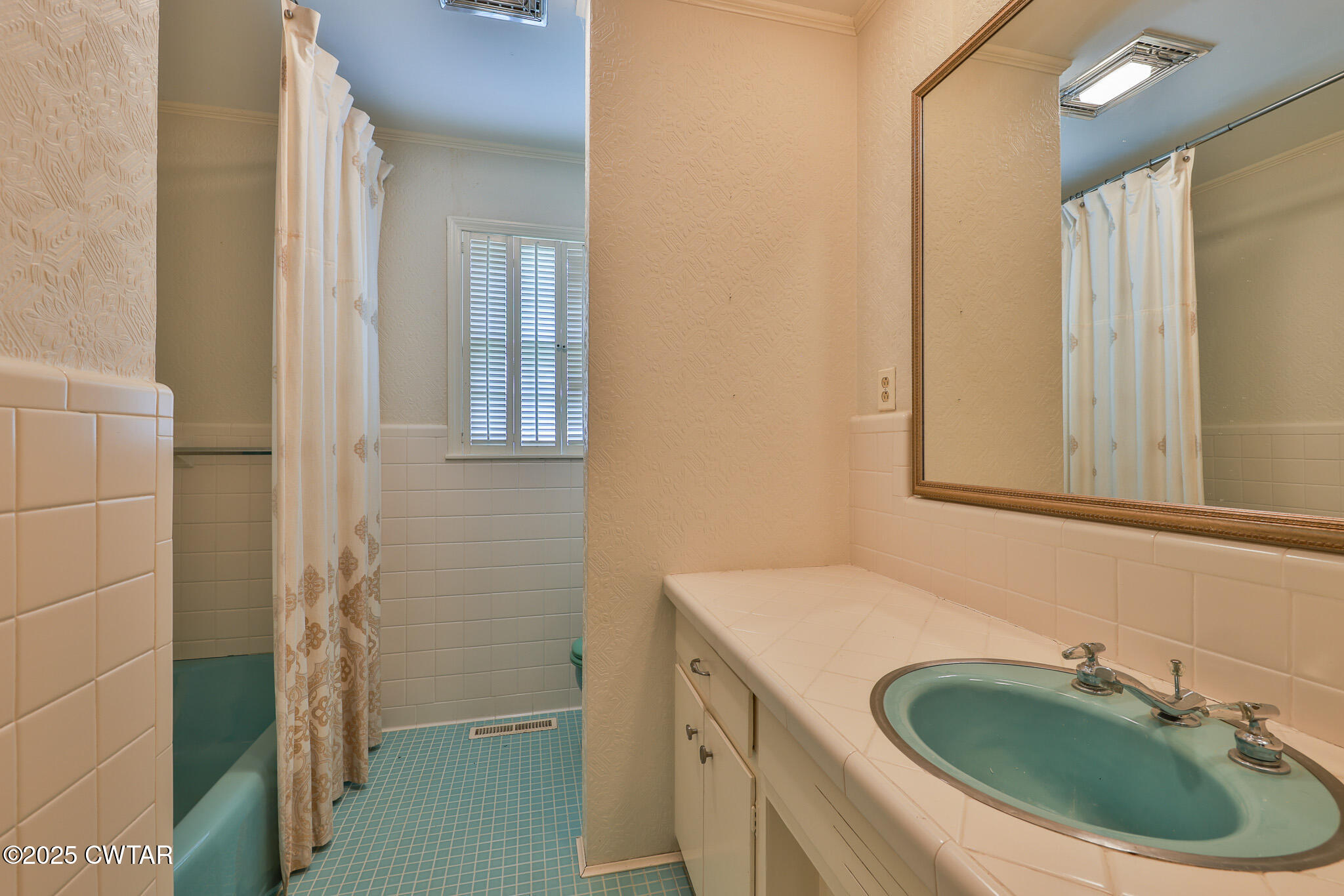 103 West Main Street Greenfield, TN 38230 - Photo 18 of 25 a bathroom with a sink a toilet and shower