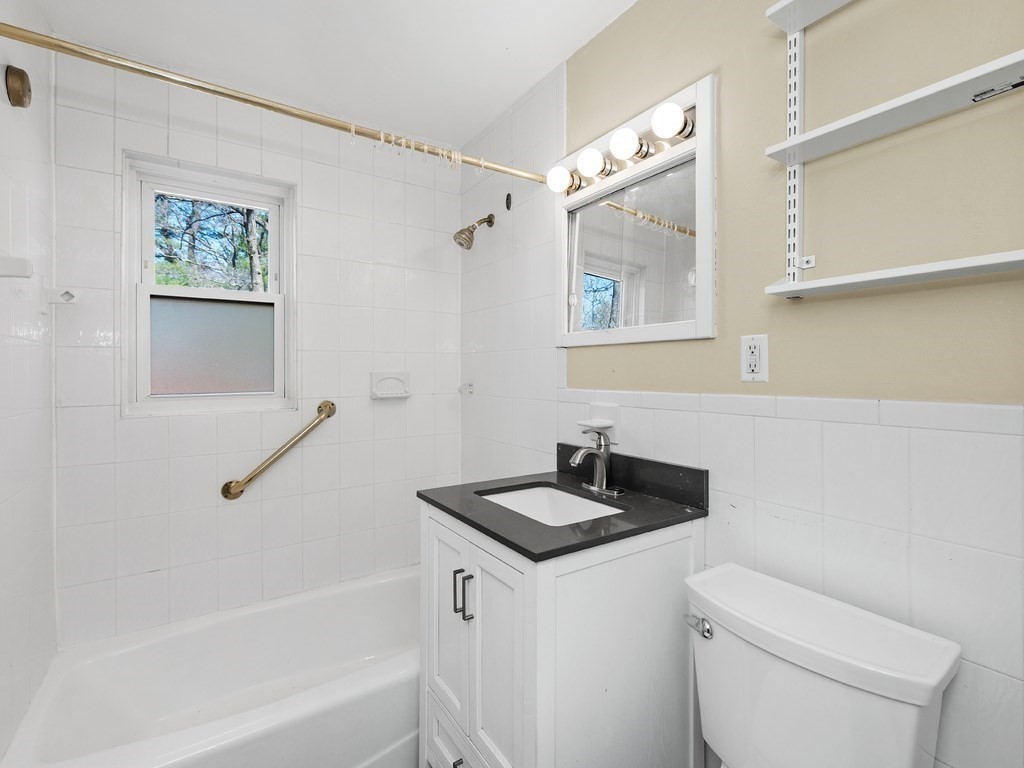 35 Jacqueline Road, Unit C Waltham, MA 02452 - Photo 14 of 36 Gallery Image 14