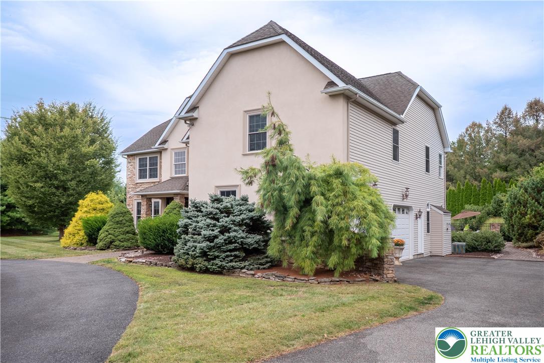 4064 Autumn Ridge Road Bethlehem, PA 18017 - Photo 3 of 51 Gallery Image 3