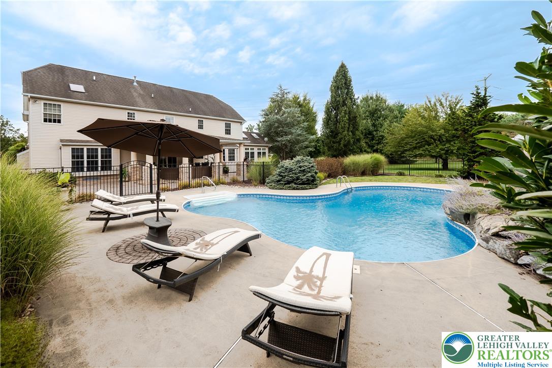 4064 Autumn Ridge Road Bethlehem, PA 18017 - Photo 4 of 51 Gallery Image 4