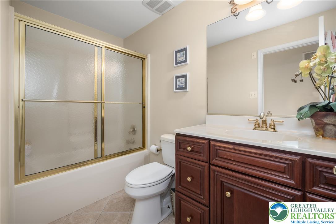 4064 Autumn Ridge Road Bethlehem, PA 18017 - Photo 46 of 51 Gallery Image 46