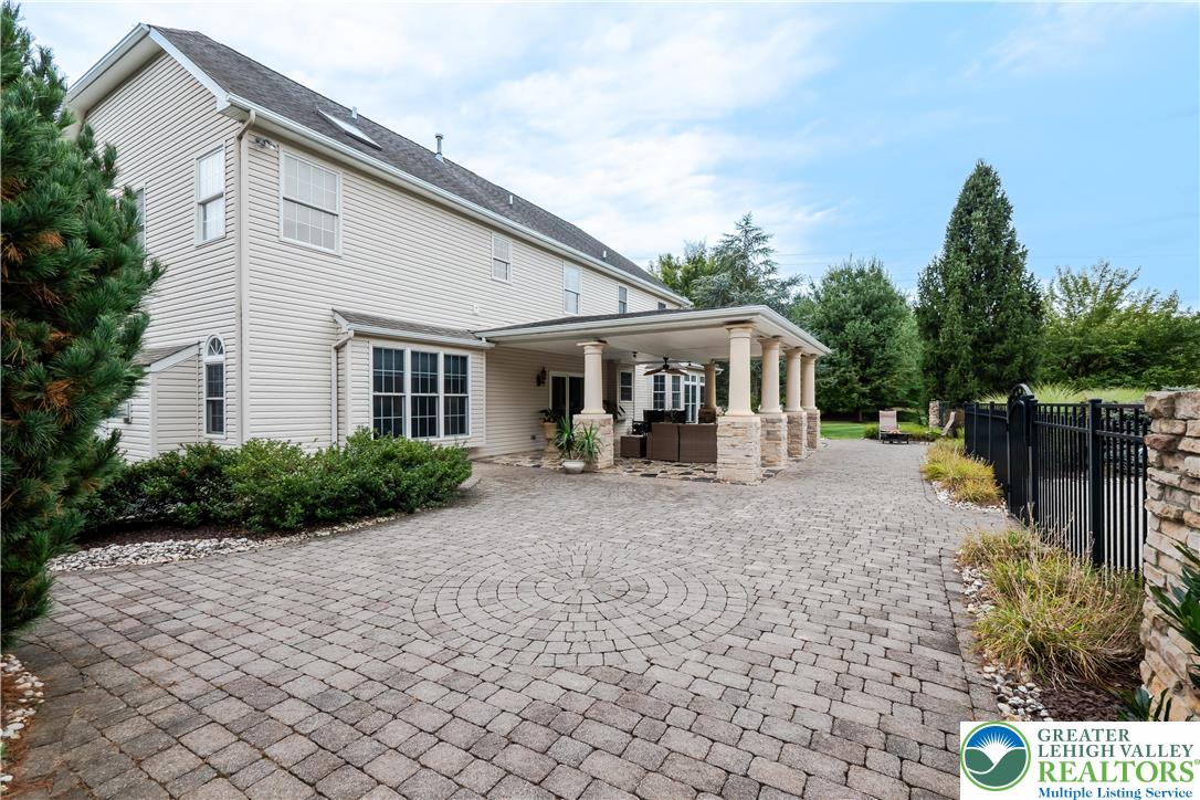 4064 Autumn Ridge Road Bethlehem, PA 18017 - Photo 7 of 51 Gallery Image 7