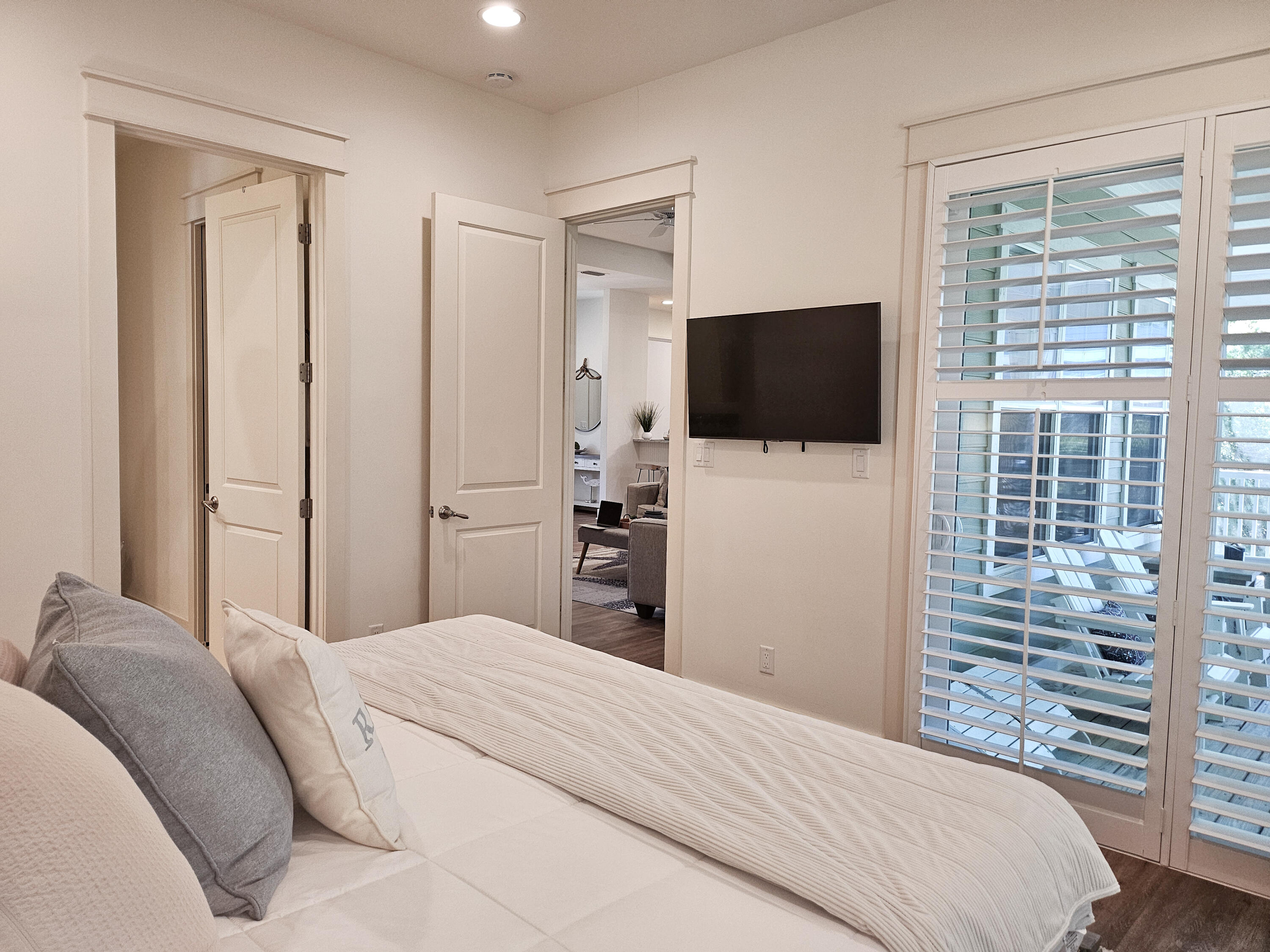 10 Gulfview Way Santa Rosa Beach, FL 32459 - Photo 29 of 40 a bedroom with a bed and a flat screen tv