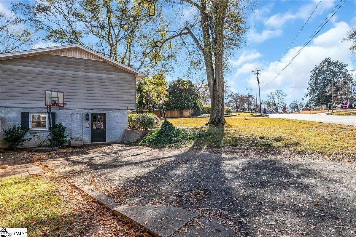 212 Shallowford Road Greenville, SC 29607 - Photo 39 of 47