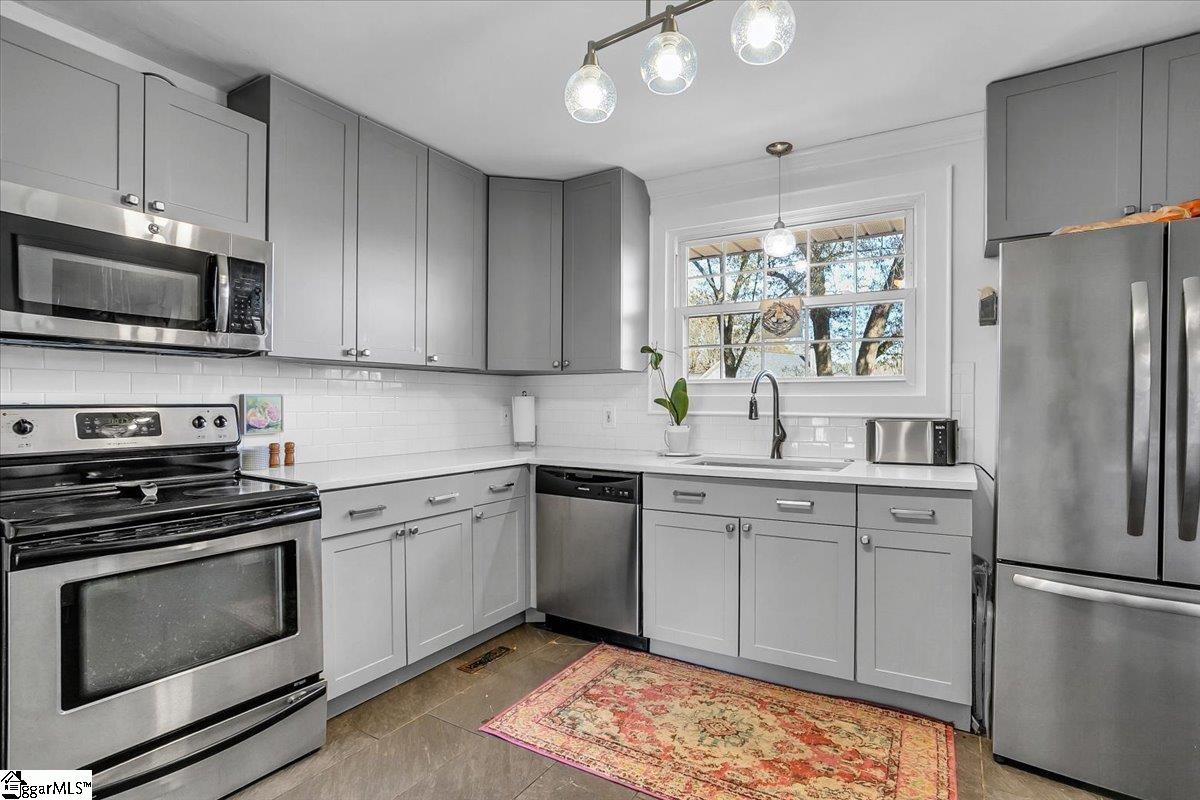 212 Shallowford Road Greenville, SC 29607 - Photo 10 of 47