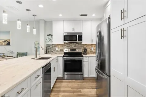 $995,000 | 9101 Vanderbilt Drive, Unit 302, Naples, FL 34108