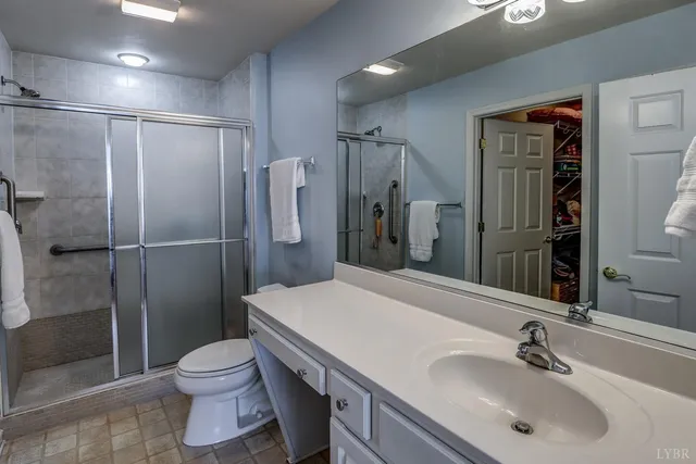 a view of a livingroom with furniture window and outside view