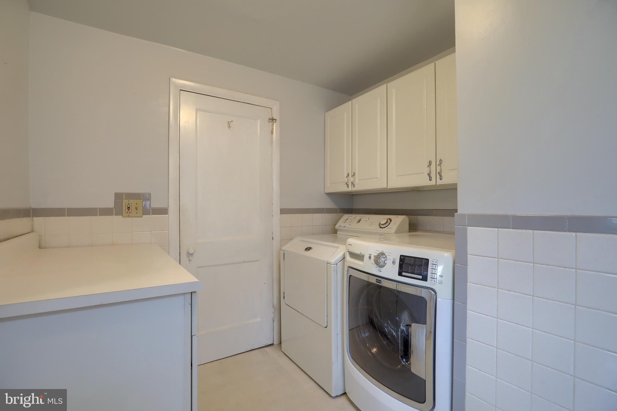 531 Pleasure Road Lancaster, PA 17601 - Photo 15 of 46 Second Floor Laundry/Bathroom