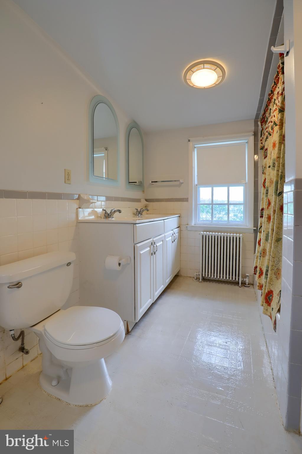 531 Pleasure Road Lancaster, PA 17601 - Photo 18 of 46 Main Bathroom 2nd Floor