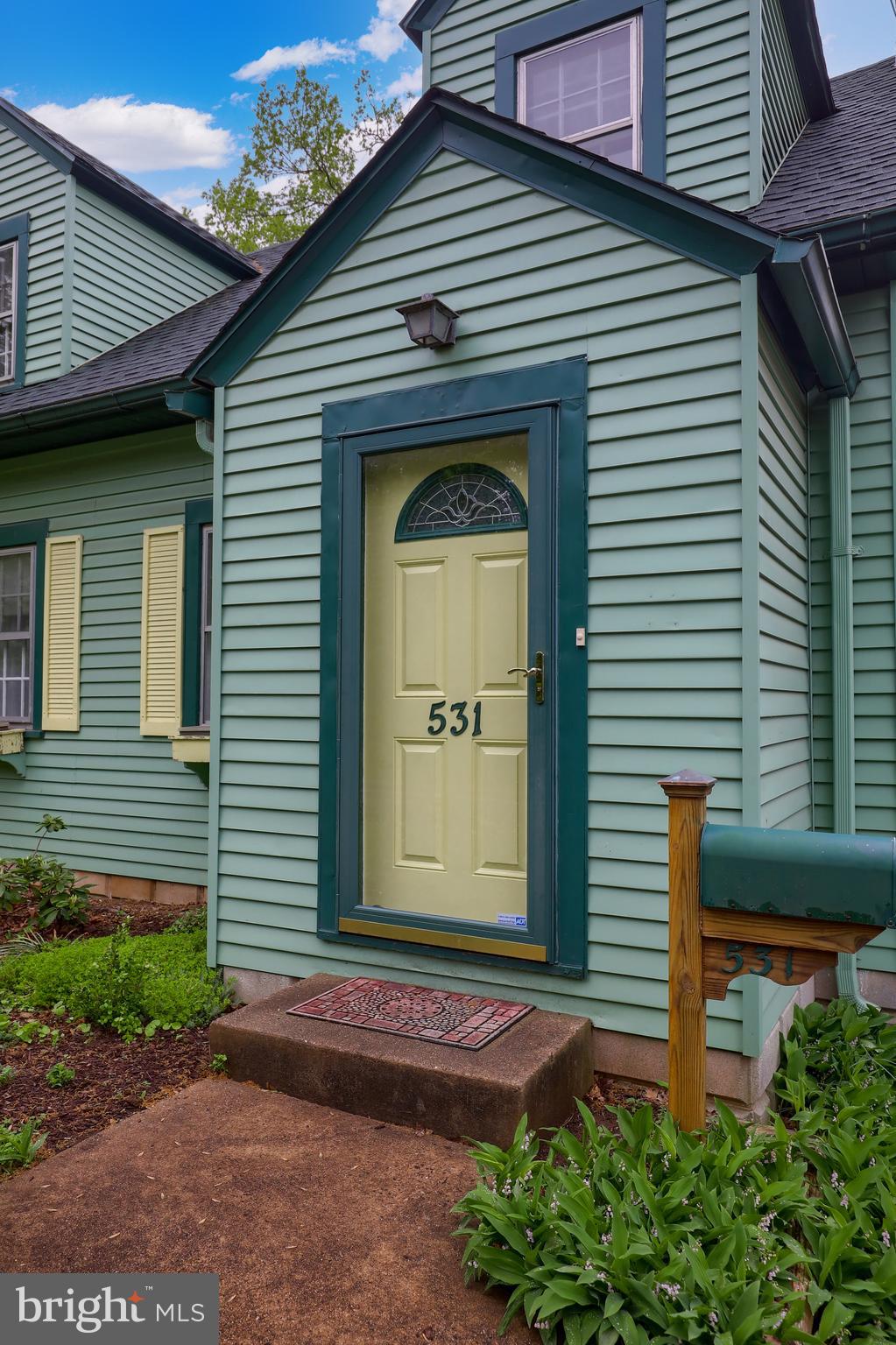 531 Pleasure Road Lancaster, PA 17601 - Photo 36 of 46 Front Entrance into Vestibule