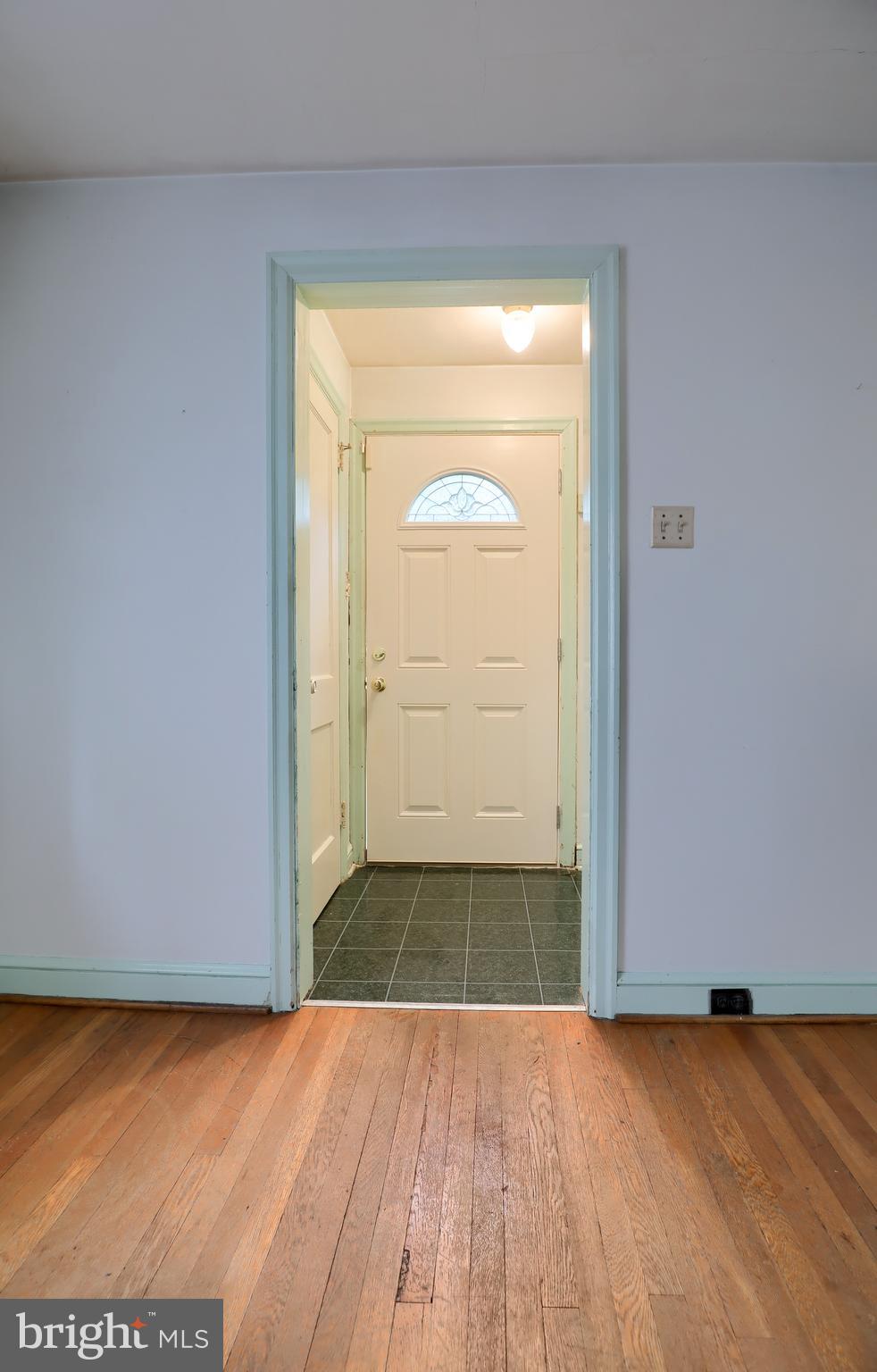 531 Pleasure Road Lancaster, PA 17601 - Photo 38 of 46 Looking At Front Entrance/Vestibule